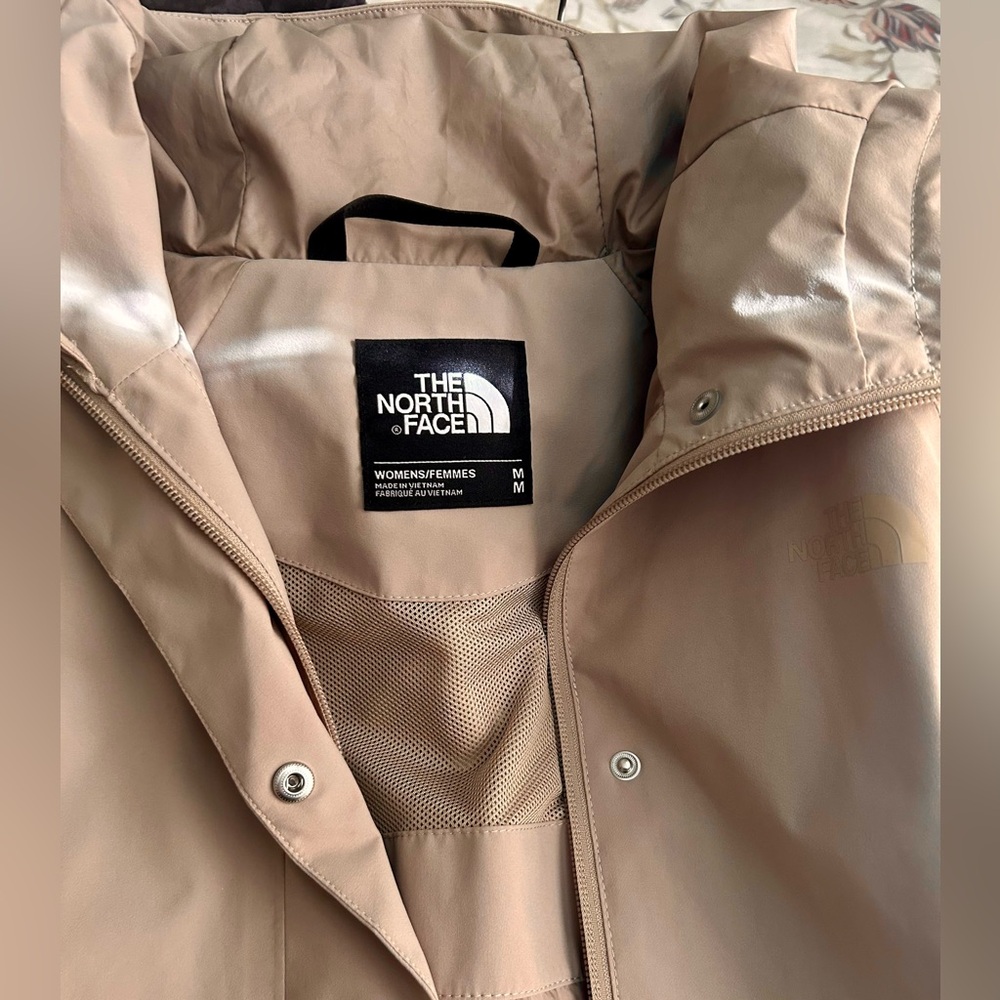 The North Face City Breeze Rain Trench jacket